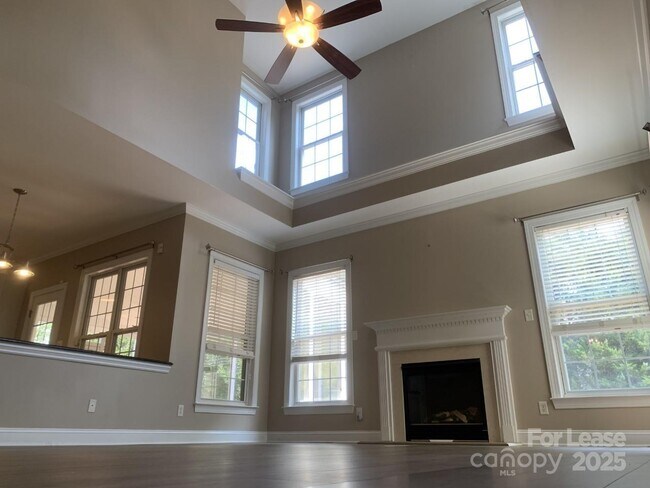 Building Photo - 605 Queenswater Ln