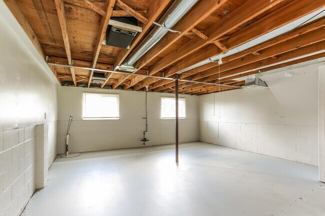 Building Photo - 1335 Birch Dr