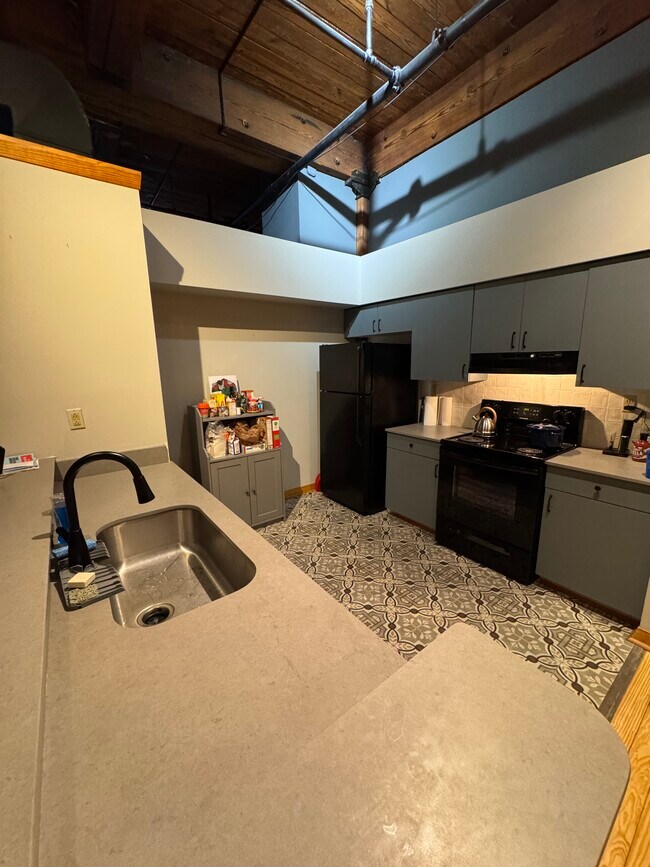 Building Photo - 230 W Tazewell St