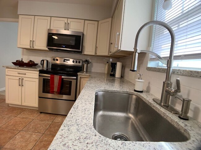 Building Photo - Charming 4-bedroom, 2-bath home in Colonial Park