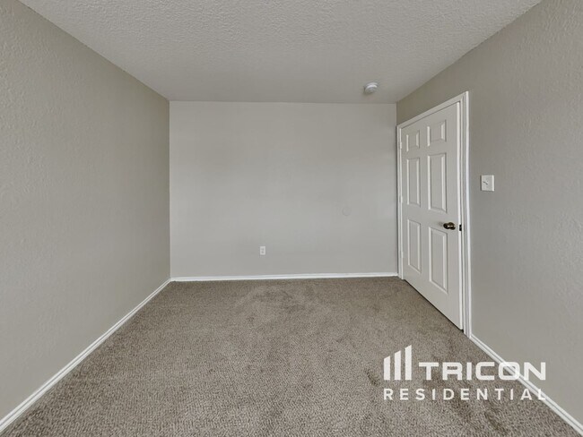 Building Photo - 5926 Ironmill Creek