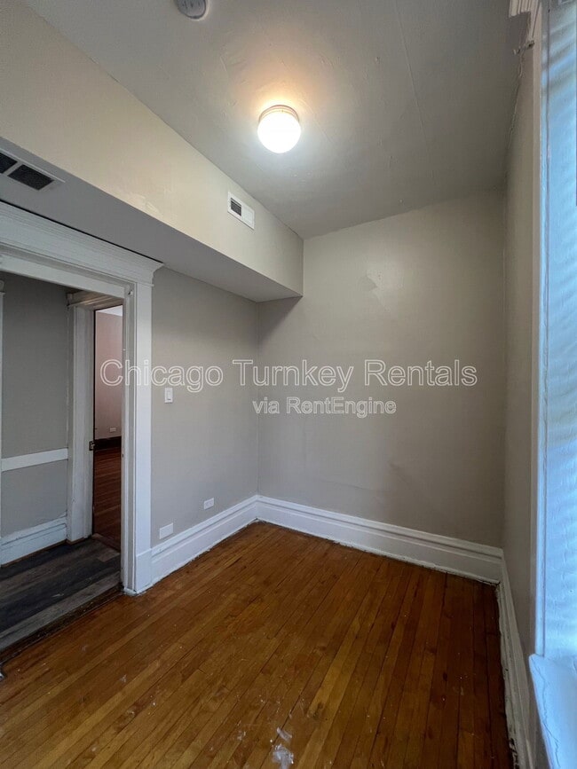 Building Photo - 2320 W 23rd St