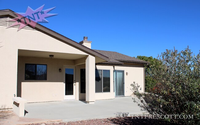 Building Photo - Home in Cliff Rose HOA ~ Winter Special!!