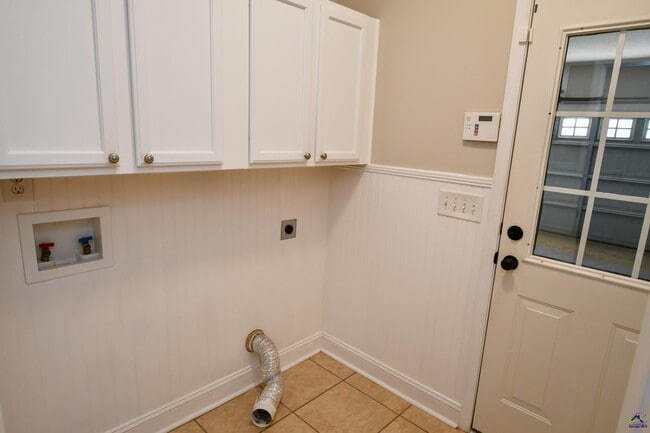 Building Photo - 104 Newport Ave