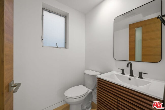 Building Photo - 808 Brooks Ave