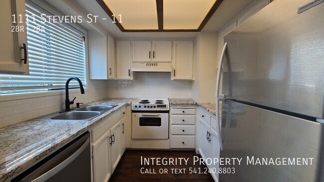 Building Photo - 1111 Stevens St
