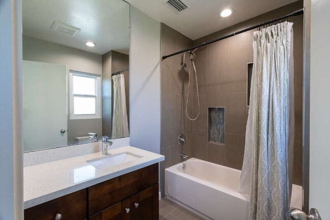 Building Photo - 4513 E Cervato St