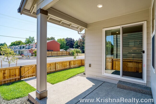 Building Photo - Modern & Spacious 3 BD* 2BA* Brand-New Sin...