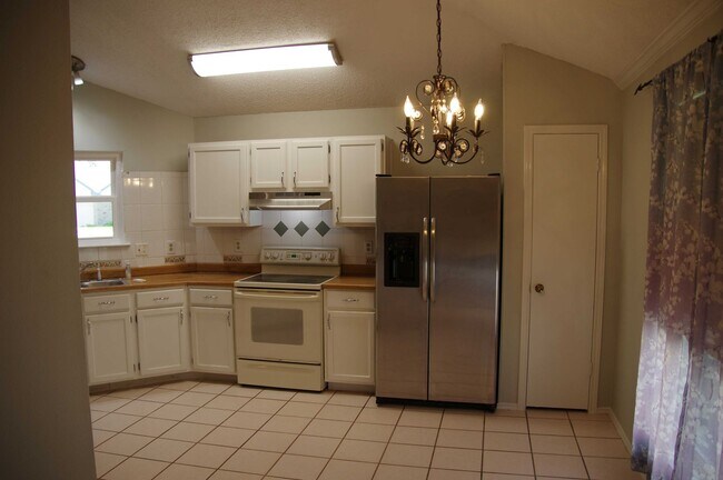 Building Photo - 8015 Forest Ash