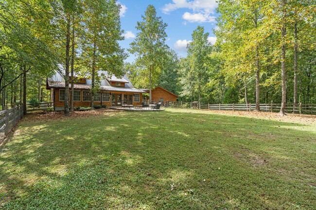 Building Photo - Fully furnished home in Leipers Fork, TN