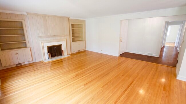Building Photo - 460 Highcrest Dr