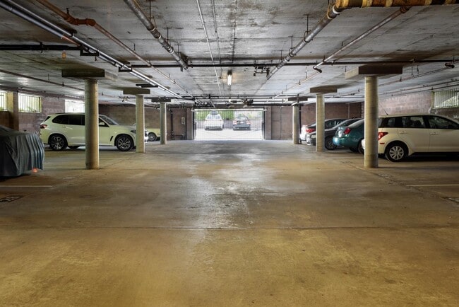 Building Photo - 226 W Edith Ave