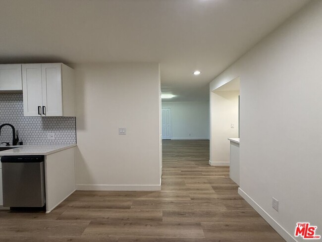 Building Photo - 314 S Clark Dr