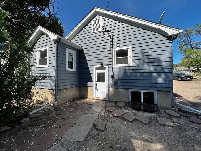 Building Photo - 8th2122 (CW-NB)