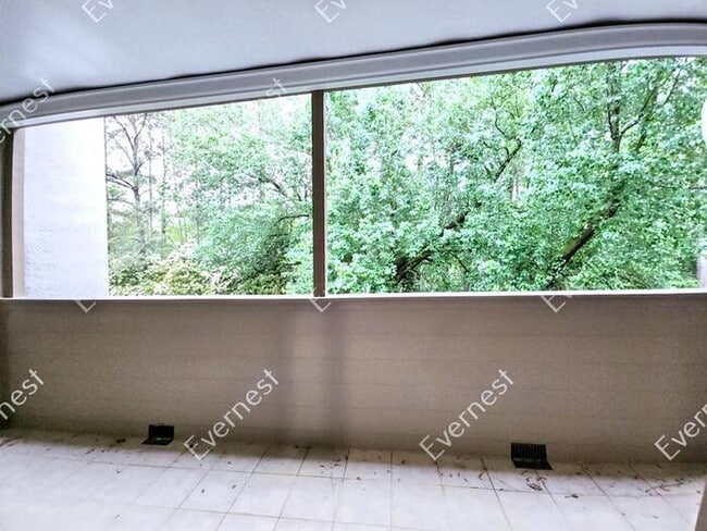 Building Photo - 3815 Paces Ferry W