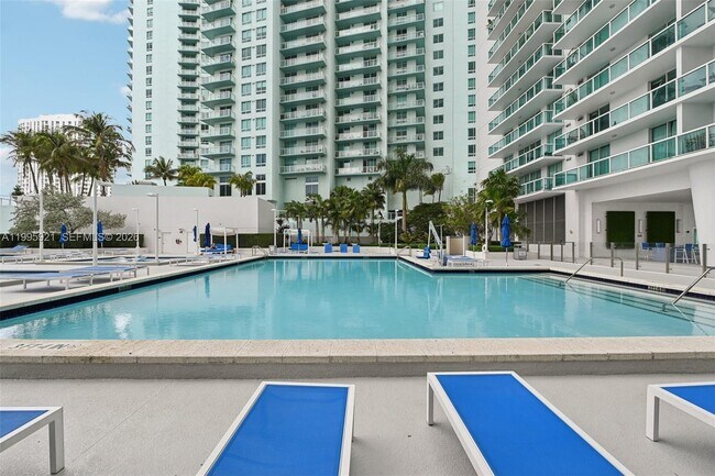 Building Photo - 1800 N Bayshore Dr