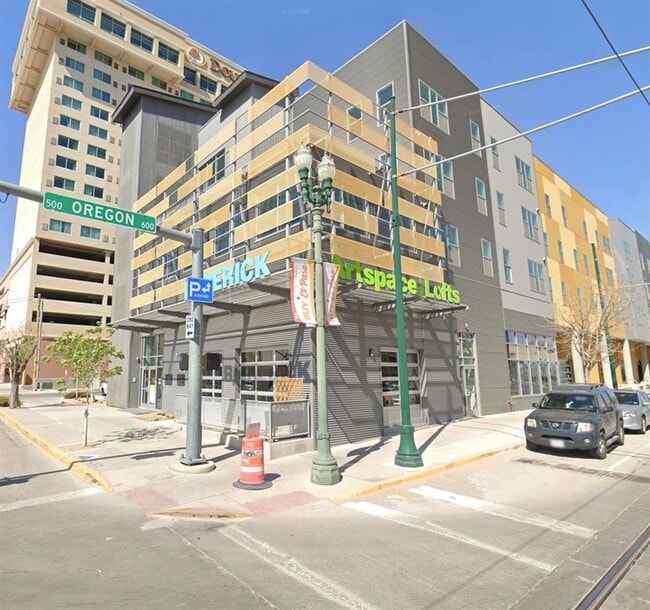 Building Photo - 601 N Oregon St