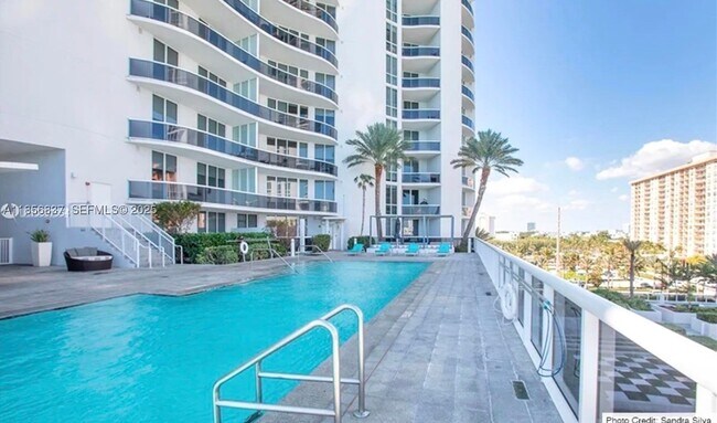 Building Photo - 15811 Collins Ave