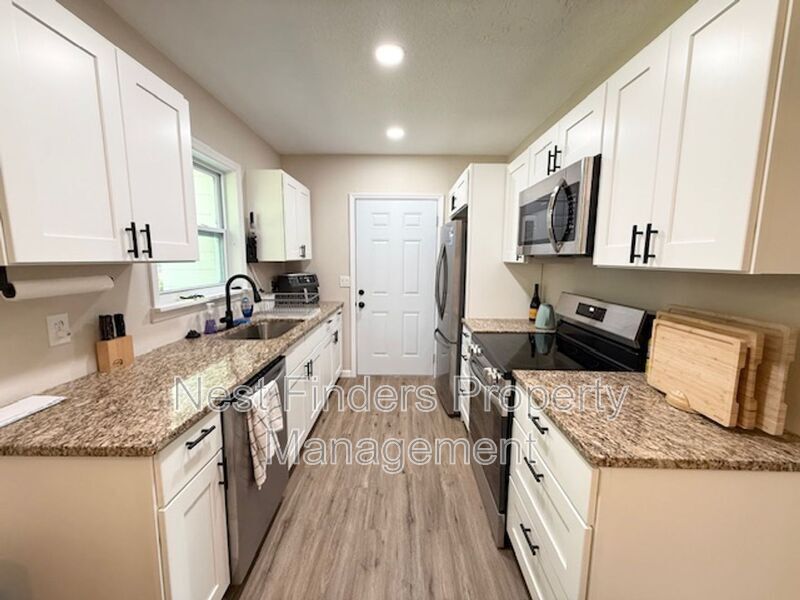 Building Photo - 1325 Hibiscus St