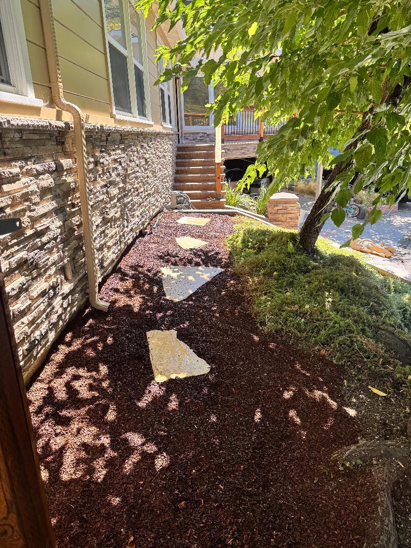 Front walkway off master bedroom - 56 Glenaire Dr