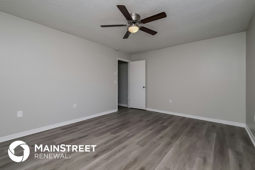 Building Photo - 7900 Lightfoot Dr