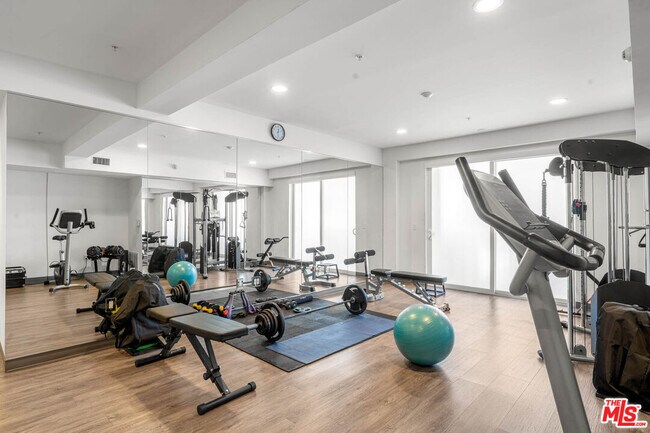 Building Photo - 1215 S Bedford St