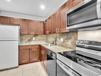 Building Photo - 614 NW 13th St