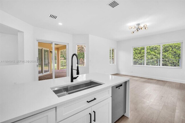 Building Photo - 19381 Stonebrook St