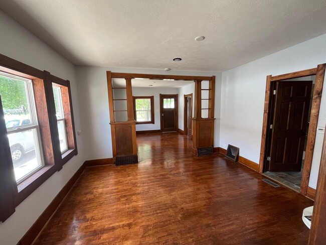Building Photo - Completely remodeled!