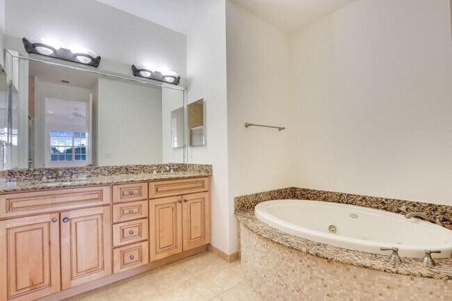 Building Photo - 4505 Artesa Way S