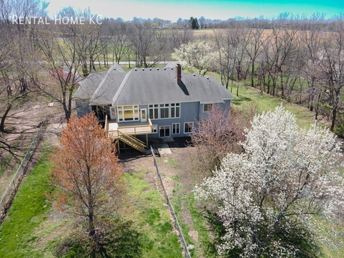 Building Photo - Large 1.5 Story luxury home on 2.5 acres  ...