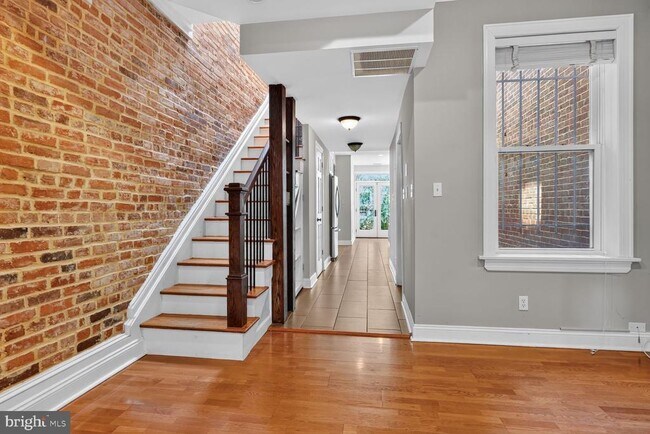 Building Photo - 1537 5th St NW