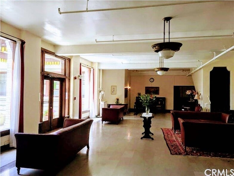 Building Photo - 2121 James M Wood Blvd