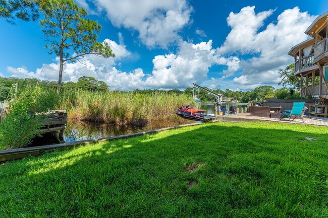 Building Photo - 200 White St