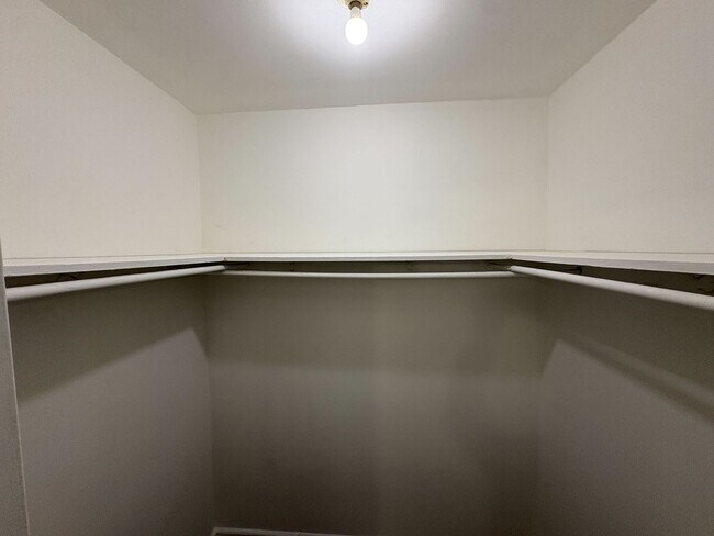 Building Photo - 2025 Move-In Special – $200 Off First Mont...