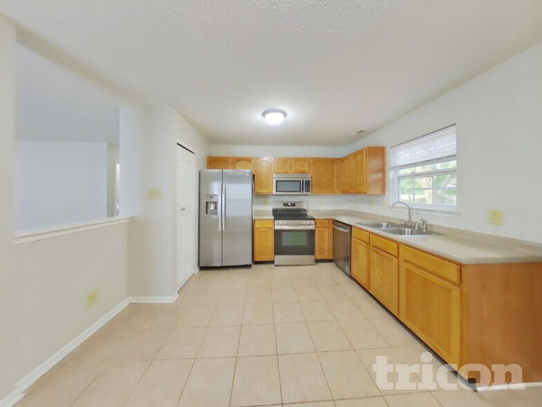 Building Photo - 2414 Summerwood Ln