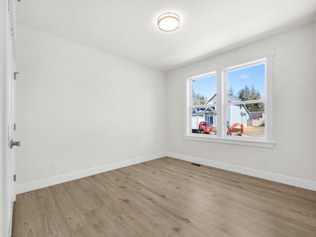 Building Photo - 1386 Seabright Wy