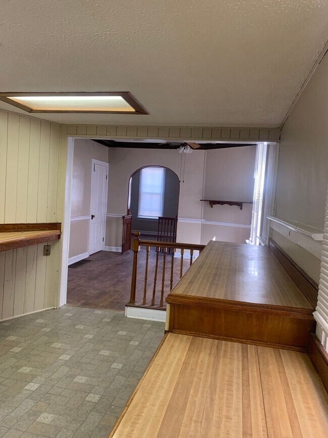 Building Photo - 821 Lanvale St