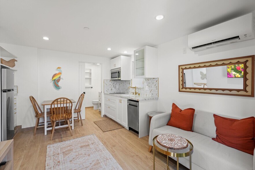 Building Photo - 2258 Helios Dr