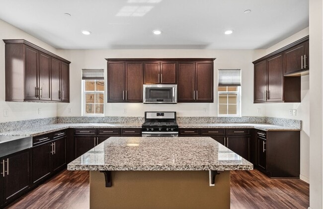 Building Photo - 20507 Sugarberry Ct