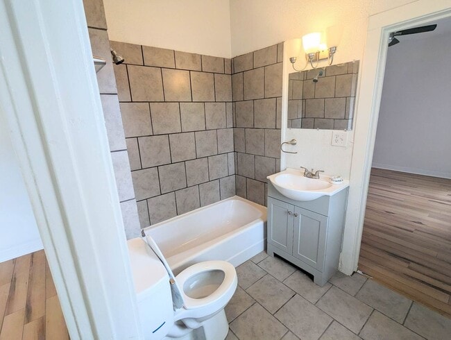 Building Photo - 3 Bedroom on the TX Side - Coming Availabl...