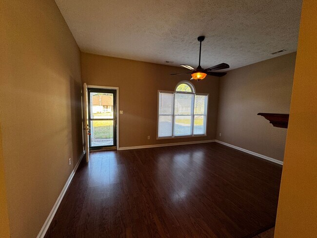 Building Photo - Cozy 3 Bedroom 2 Bath Home in Raeford.