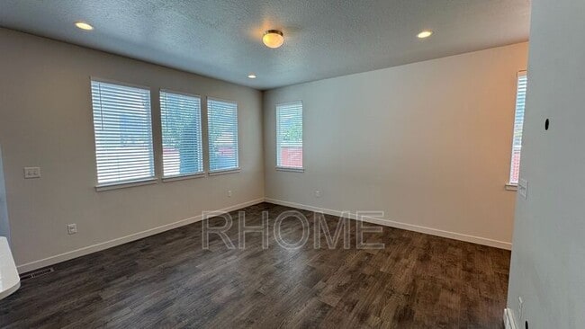 Building Photo - 164 N 450 W St