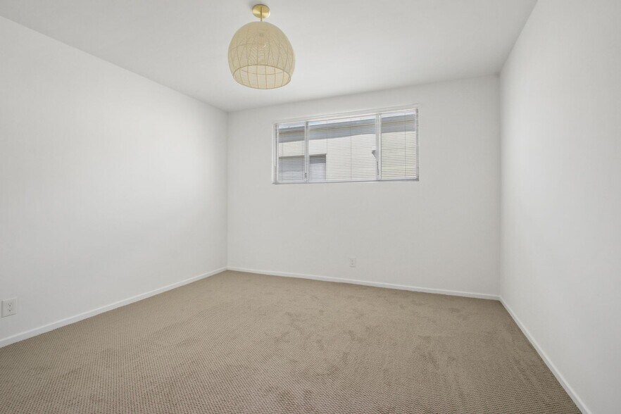 Building Photo - 943 6th St