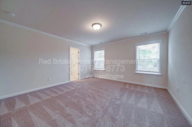 Building Photo - 7015 Thornrose Dr