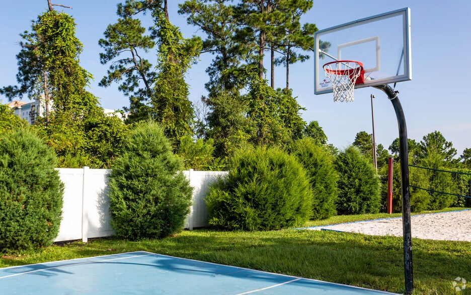 Building Photo - Mission Club Apartments