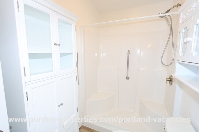 Building Photo - SE 88th Ave - 2 bedroom ADU close to the r...