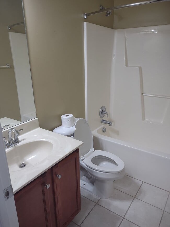 Building Photo - Bonus Room!