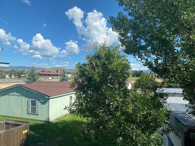 Building Photo - City of Gunnison Spacious 2 bedroom/2.5 bath!