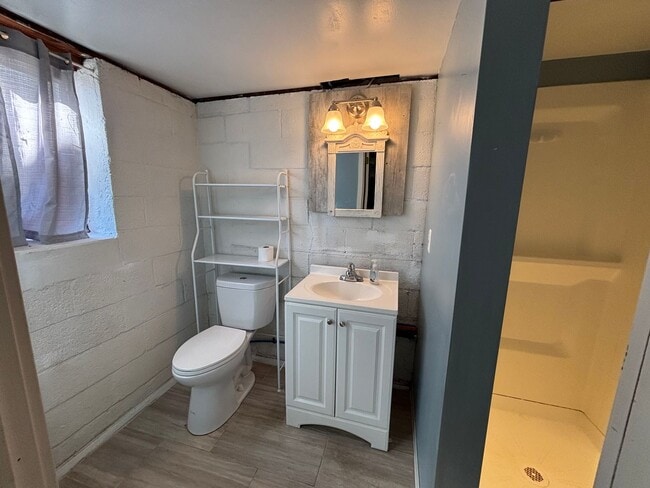 Building Photo - 4 Bedroom Home in Pleasant Hills! - Availa...